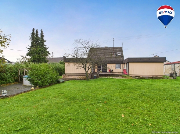 RE/MAX Immobilien DeLux Einfamilienhaus Wallerfangen-Oberlimberg Hinten 2