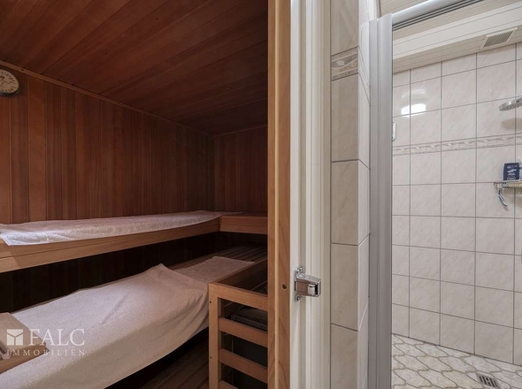 Saune und Dusche