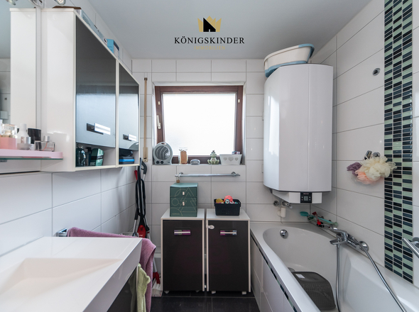 Tageslichtbad mit Badewanne