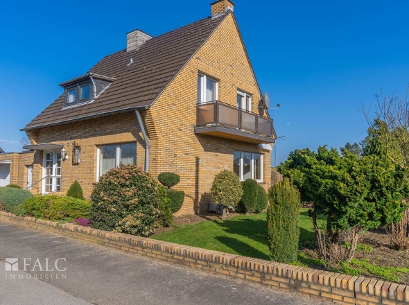 Hausfront zum Balkon