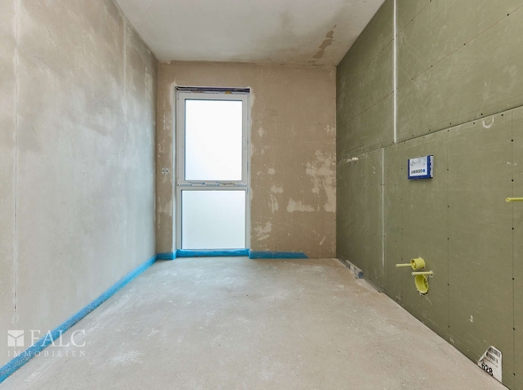 Badezimmer mit Tageslichtfenster