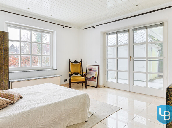Individuell nutzbares Zimmer mit Zugang zur Terrasse