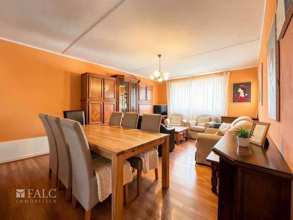 Wohnzimmer und Essbereich 