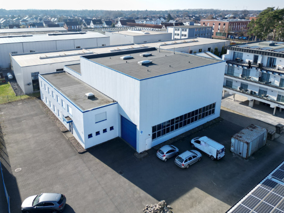 Gewerbeimmobilie mit Montagehalle und Bürotrakt