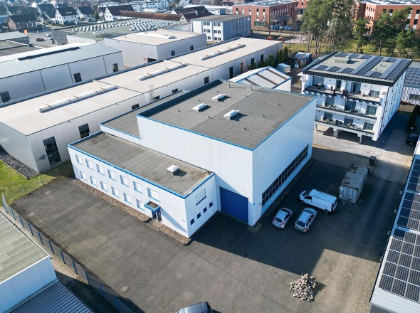 Gewerbeimmobilie mit Montagehallen, Krananlagen und Bürotrakt