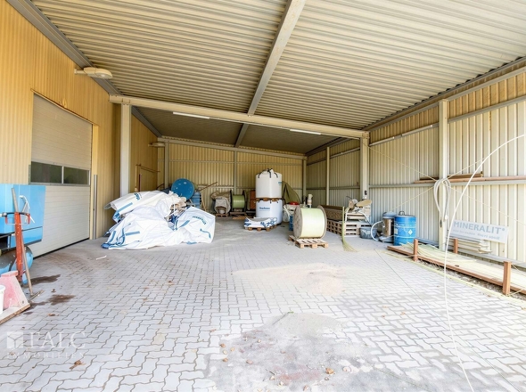 Überdachte Lagerfläche