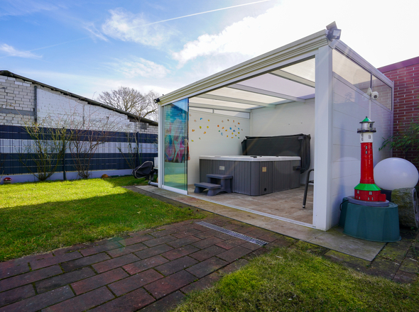 Sommergarten mit Jacuzzi 
