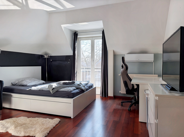 Kind mit zusätzlichem Raum links