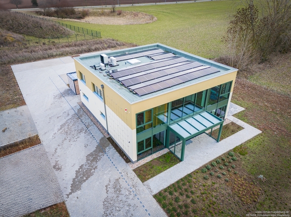 Draufsicht mit Stellplätzen