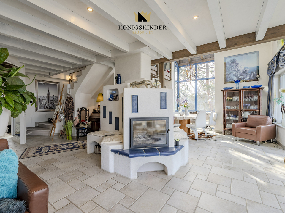 Wohn,- Essbereich mit Kamin