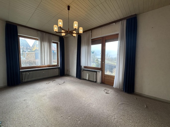 Wohnzimmer mit Zugang zur Terrasse