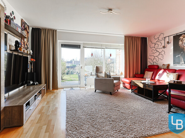 Wohnbereich mit Zugang zur Terrasse