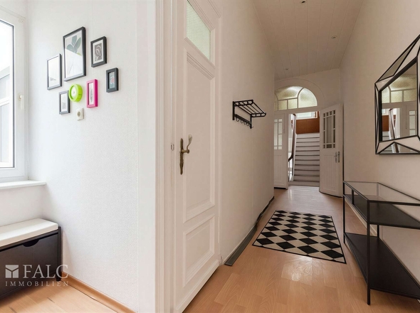 Wohnungsflur 2 - (KI generiert)