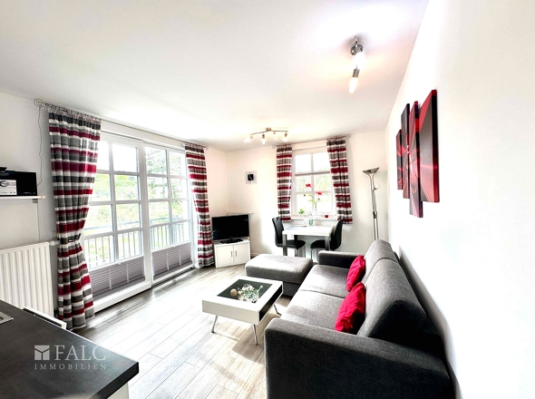 Wohnzimmer mit Blick auf die Terrasse