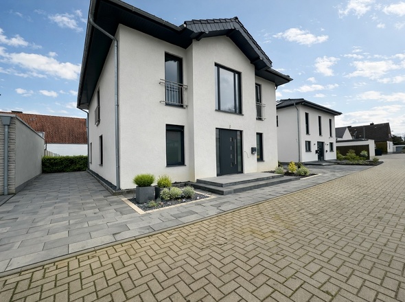 „Lassen Sie Ihren Träumen freien Lauf – Ihr exklusives Zuhause erwartet Sie Bepflanzung visualisiert“