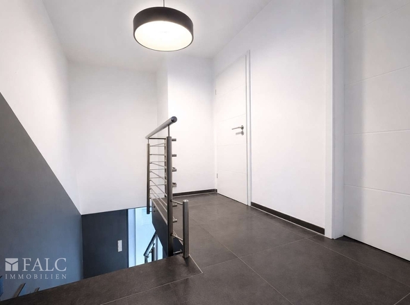 Flur im Obergeschoss mit Zugang zu allen Räumen