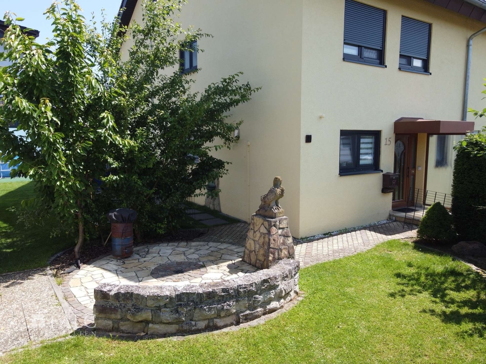 Garten mit Eingangsbereich