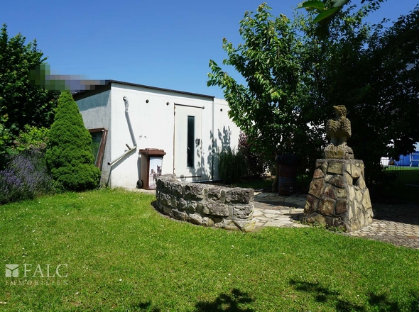 Garage Rückseite mit Zugang