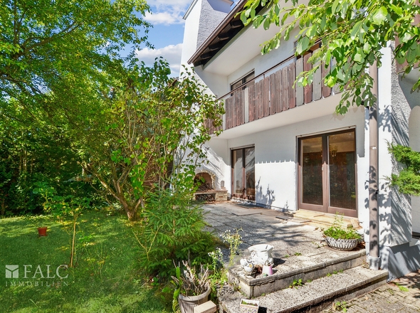 Terrasse mit Außenkamin