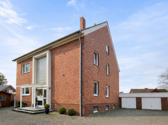 gute Lage mit eigener Garage