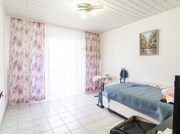 OG - Helles Kinderzimmer mit Zugang zum Balkon