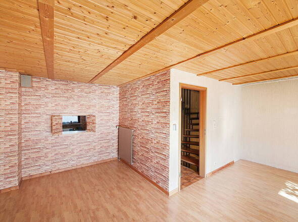 Essplatz mit Durchreiche