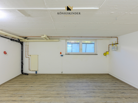 großer Kellerraum mit Starkstromanschluß