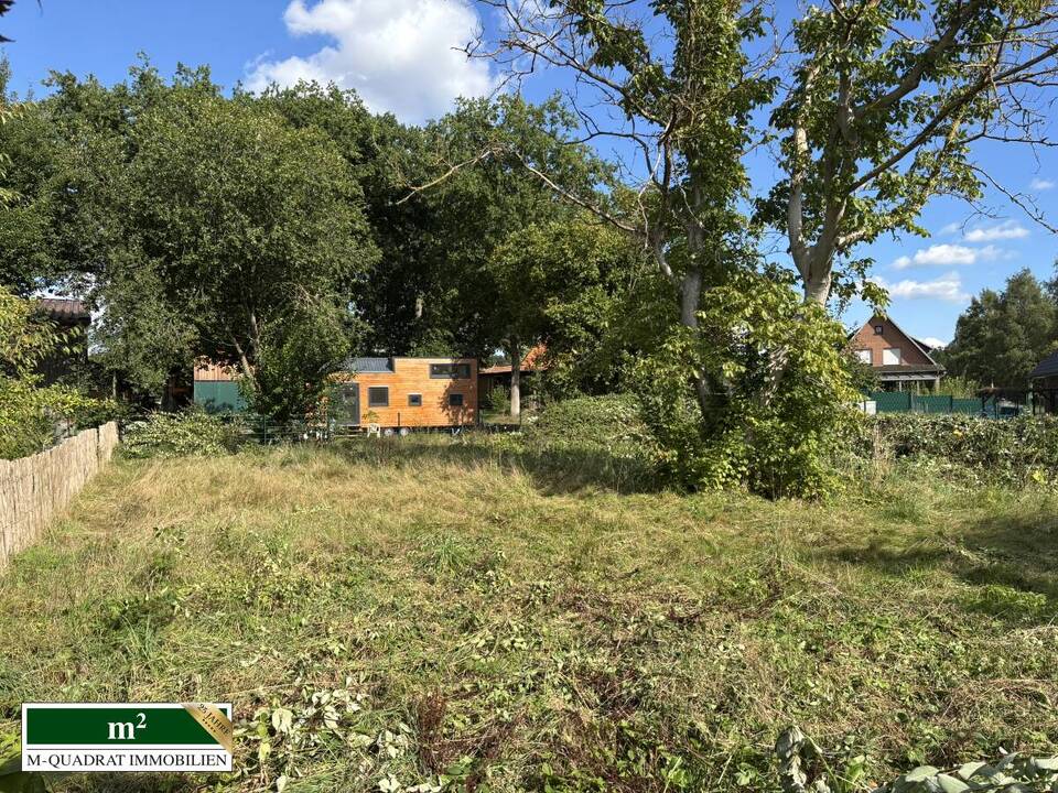 Vollständig eingefriedetes Baugrundstück