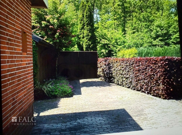 Einfahrt in den privaten Wald