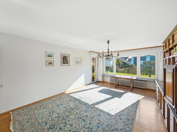 EG - Offenes Wohnzimmer mi Zugang zur Terrasse