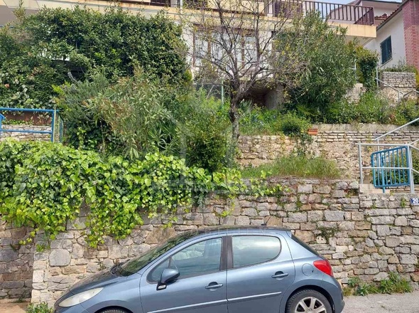 Einzigartige Haushälfte am Hang