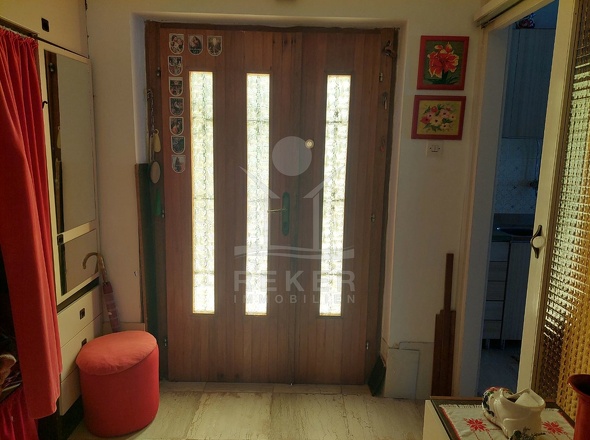 Möbliertes Haus mit Meerblick