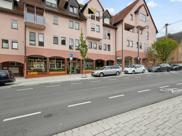 Straßenansicht des Gebäudekomplexes 