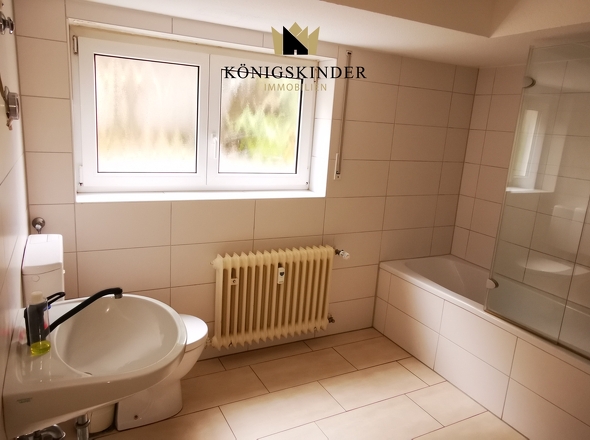 Geräumiges Tageslichtbad