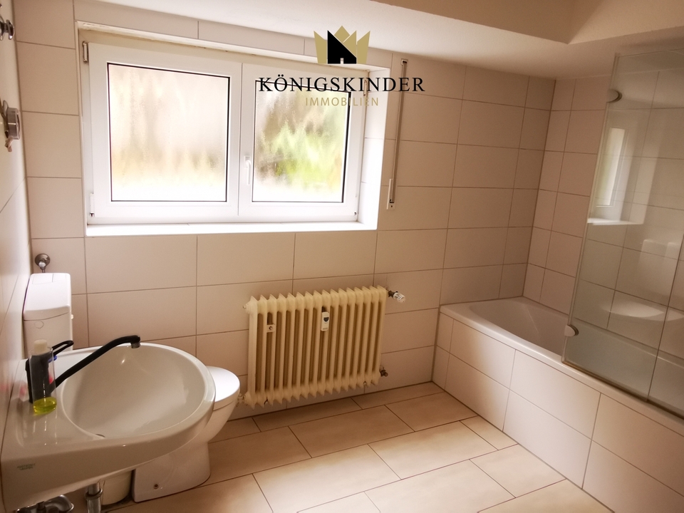 Geräumiges Tageslichtbad