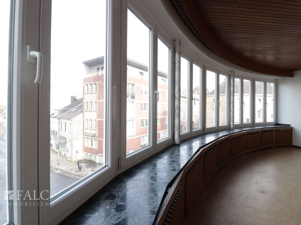 Geschwungenes Fensterband 