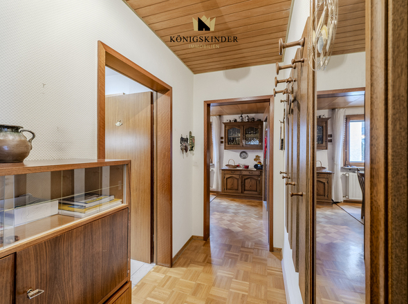 ...durch den Flur...