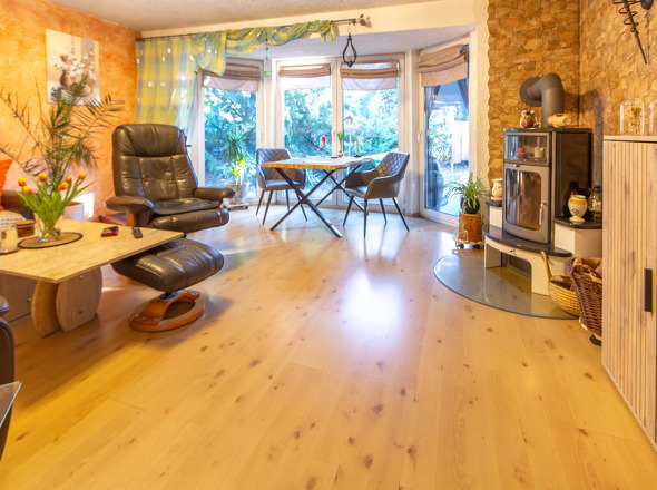 EG Wohnzimmer mit Ausgang zur Süd-Terrasse