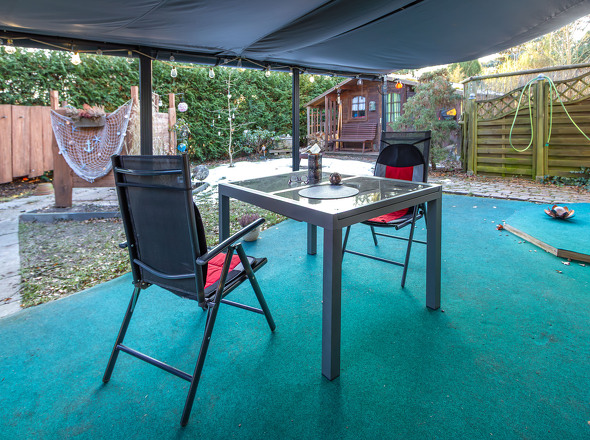 Süd-Terrasse mit Beschattung
