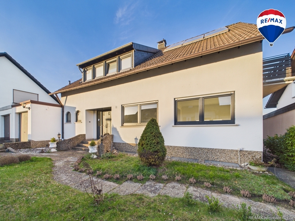 REMAX Immobilien DeLux Einfamilienhaus Frontansicht Saarlouis Mark Borowicz 