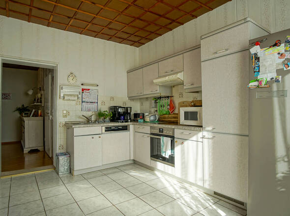 Küche Blick in Richtung Flur