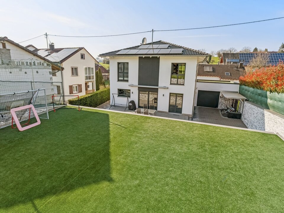 607445-A-backbonephoto-078