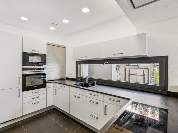 607445-A-backbonephoto-081