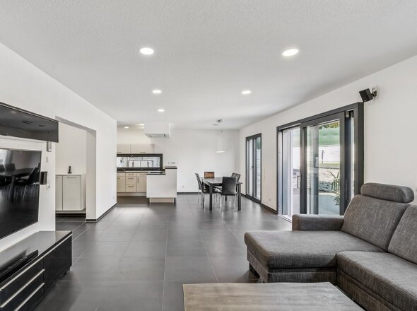 607445-A-backbonephoto-087