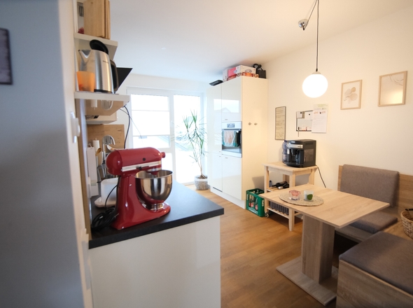 Einbauküche mit Essecke