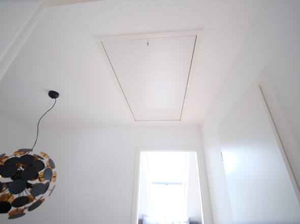 Deckenluke zum Spitzboden