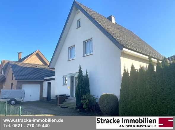 Hauseingang mit Garagenzufahrt