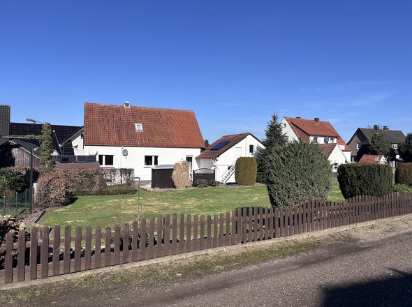 Rückansicht mit Bauplatz