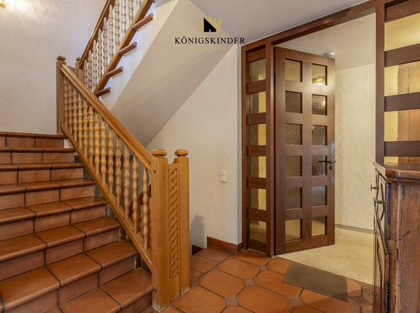 Treppenhaus + Eingang EG