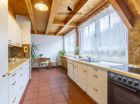 Küche mit Blick auf Essplatz DG 1